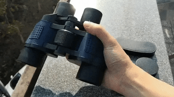 Binóculo profissional com alcance de 5 km, lentes de 35 mm e design antiderrapante para observação a longa distância