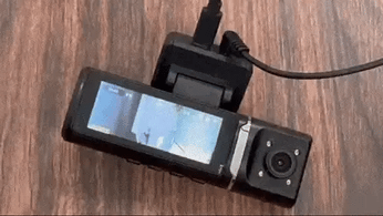 Camera Veicular Interna Full HD com três lentes de 170°, visão noturna e conectividade Wi-Fi para segurança automotiva