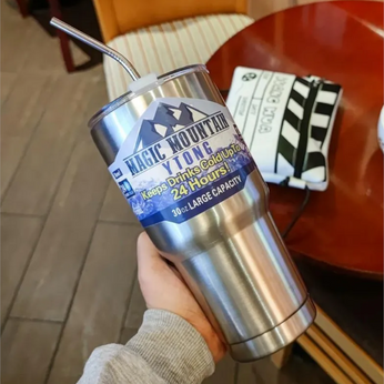 Copo Térmico com Tampa 900ml Magic Mountain, com canudo reutilizável em aço inox, ideal para manter bebidas geladas por até 24 horas