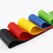 Carregar imagem no visualizador da galeria, Kit 5 Faixas Elásticas Thera Band com diferentes níveis de intensidade, ideal para exercícios de resistência e flexibilidade
