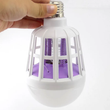 Carregar imagem no visualizador da galeria, Lâmpada Led Anti Mosquito Ultravioleta 2 em 1, segura para humanos e pets, com função de iluminação
