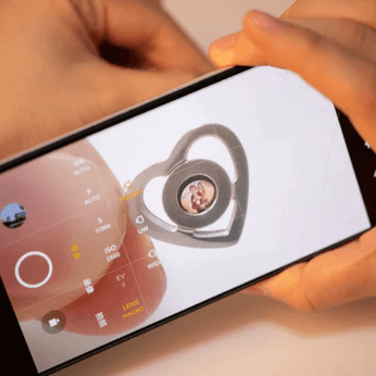 Colar Amor Eterno com Foto Personalizável, disponível em três cores, com visualização da foto pela pedra ou câmera do celular